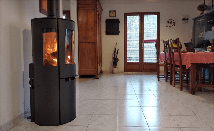 poêle à bois avec trois vitres